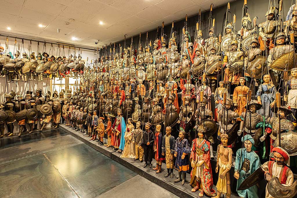 Museo_internazionale_delle_marionette_Palermo_Antonio_Pasqualino_Sala_dell_opera_dei_pupi_Enosteria_Scula
